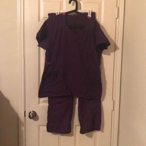 Purple wonder wink scrubs set Size L- used